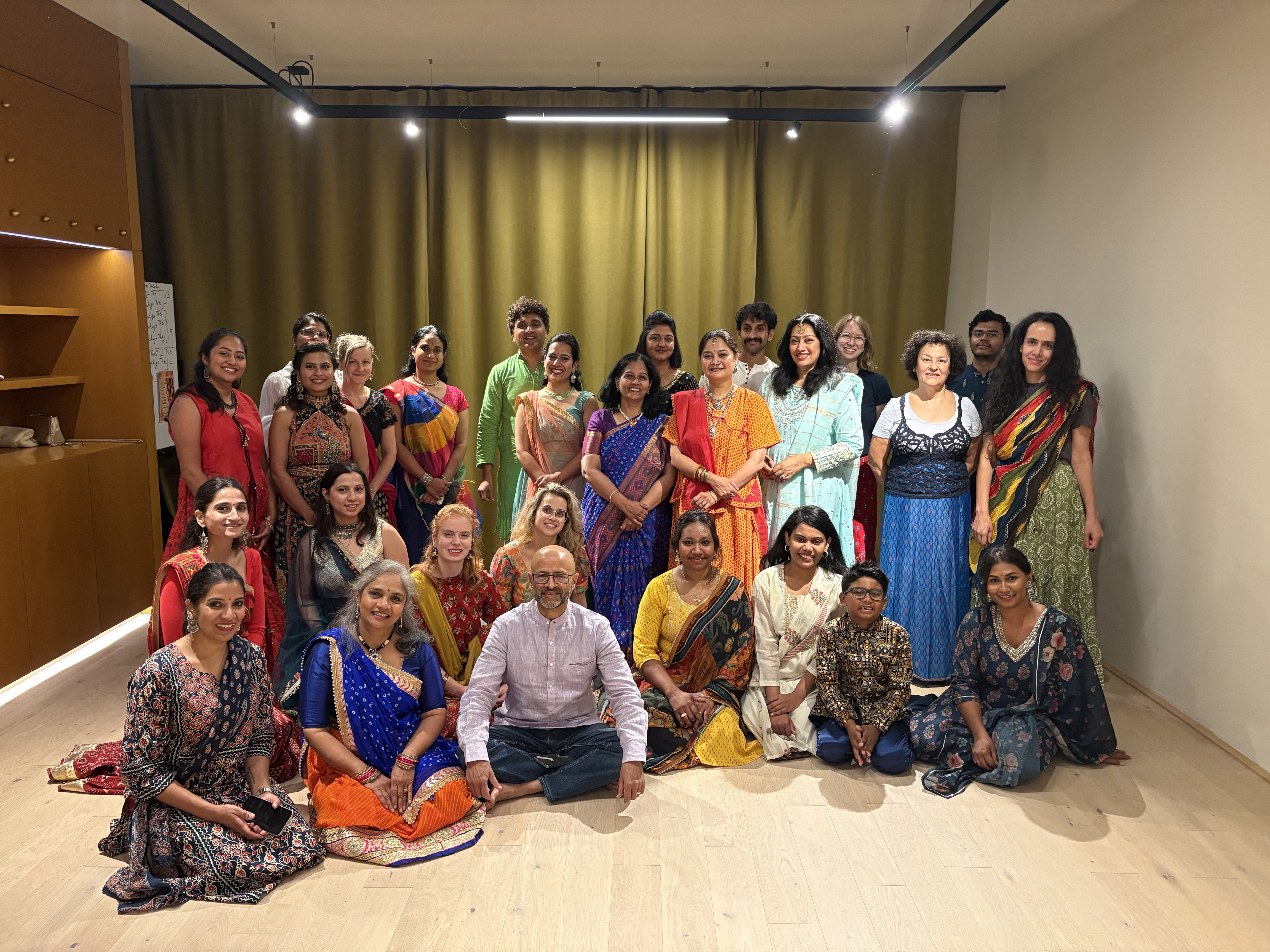 Group portrait of Sur-Raas-Taal workshop participants